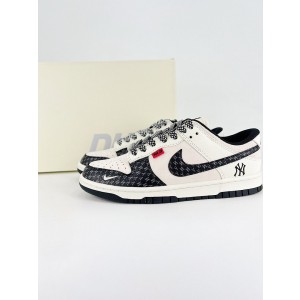 Nike Dunk MLB Yankees Shoes