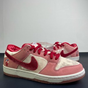 Nike Valentine Dunk Pink Shoes