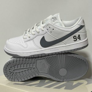 Supreme x Nike Dunk SB DUNK LOW PRO OG QS White Shoes Supreme x Nike Dunk SB DUNK LOW PRO OG QS White Shoes