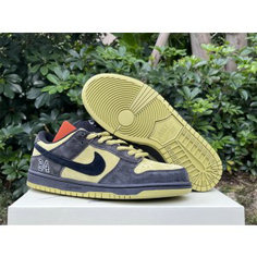 Supreme x Nike SB Dunk Low Grey Shoes